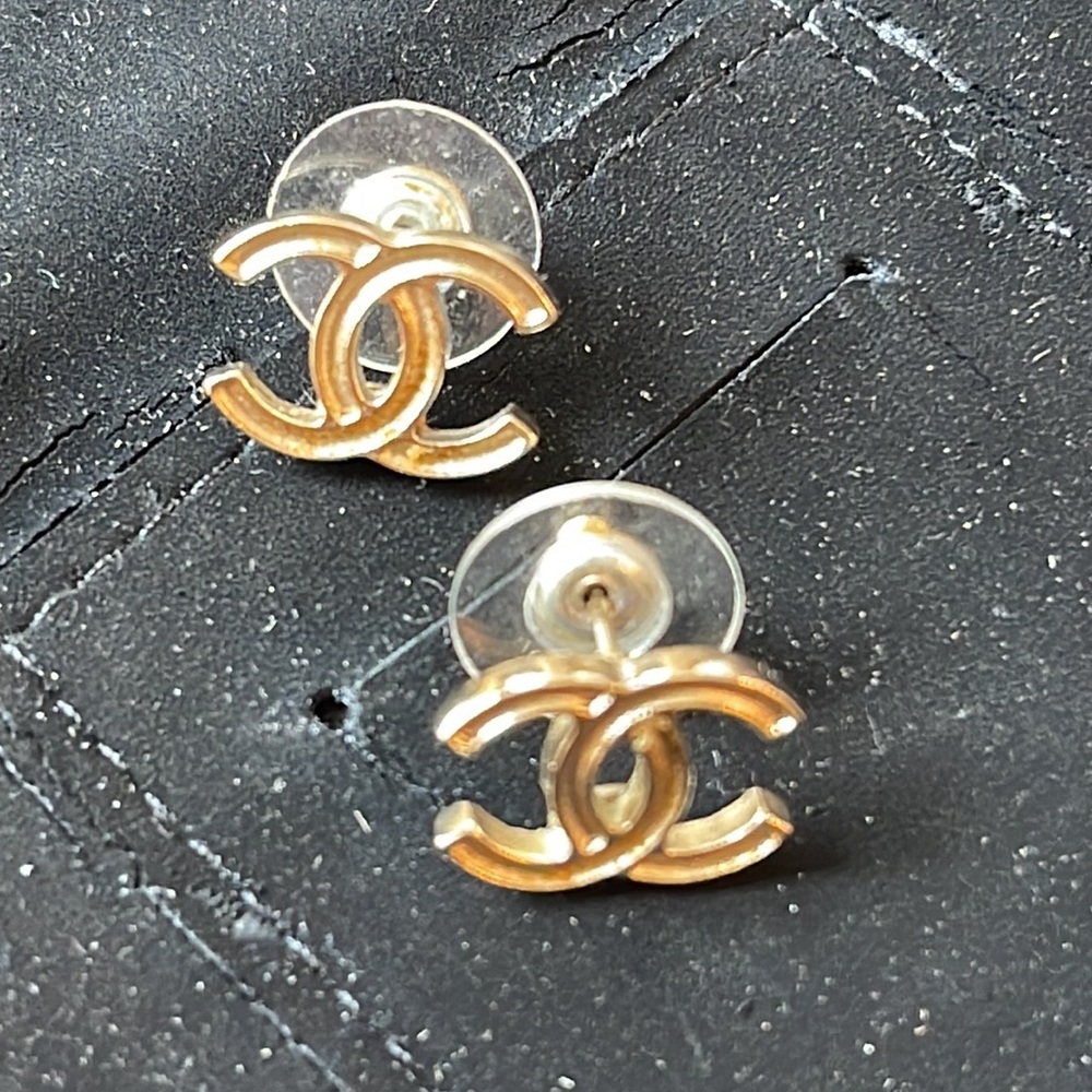 Chanel Gold & White A 15p Gold Tone Cc Pierce Earrings 11ck311s - Picture 3 of 15